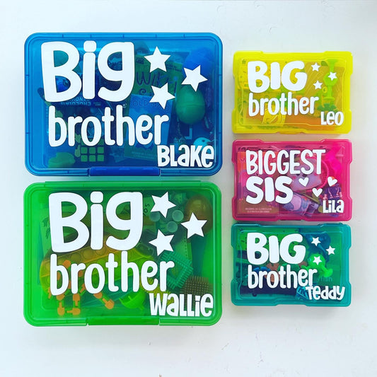 5 big brother big sister busy boxes filled with activities. Blue big brother box with name Blake. Green big brother box with name Wallie. Smaller boxes with yellow big brother and name Leo, pink biggest sis and name Lila, aqua big brother and Teddy.